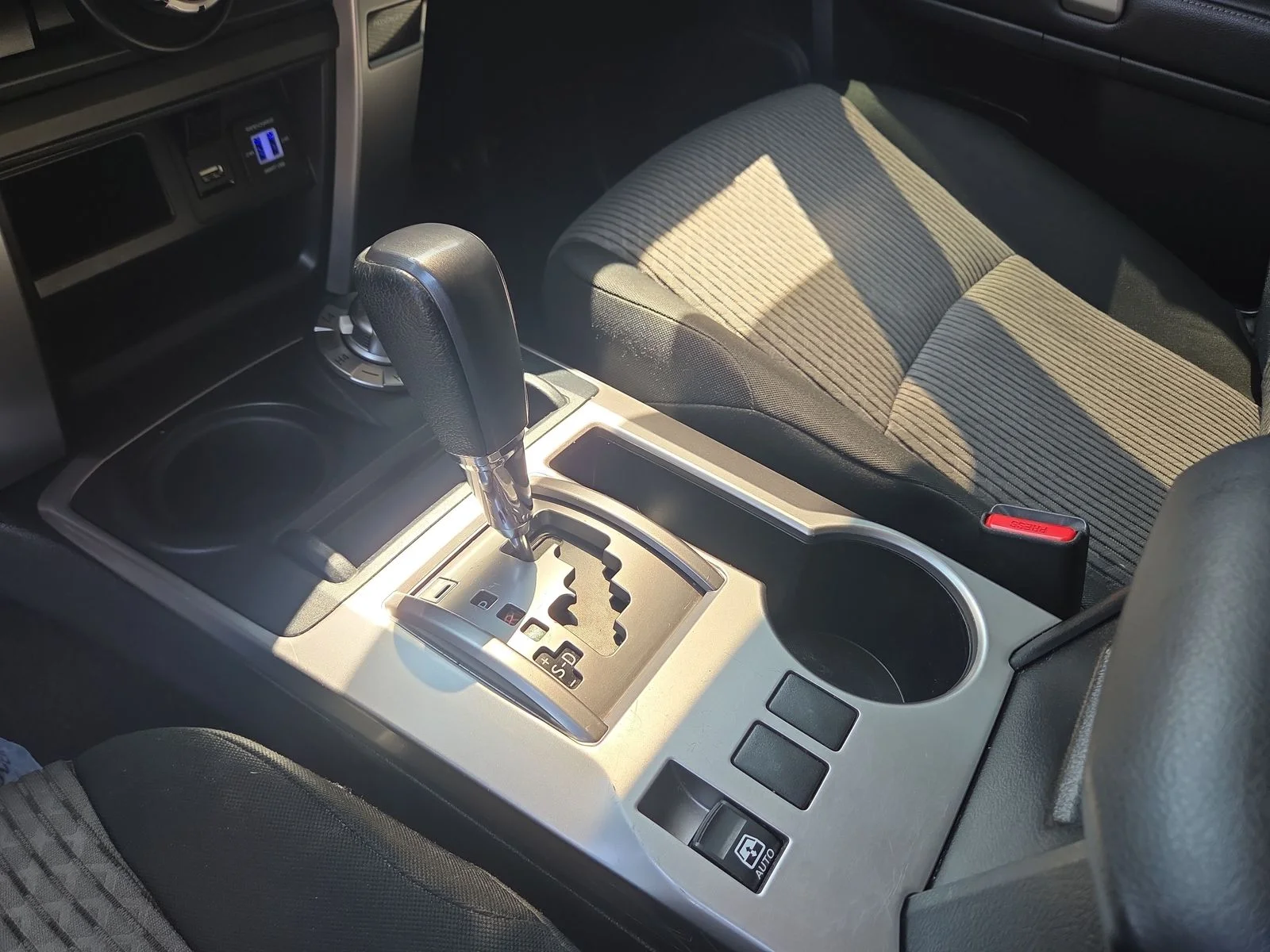 Used 2020 Classic Silver Metallic Toyota SR5 image 25