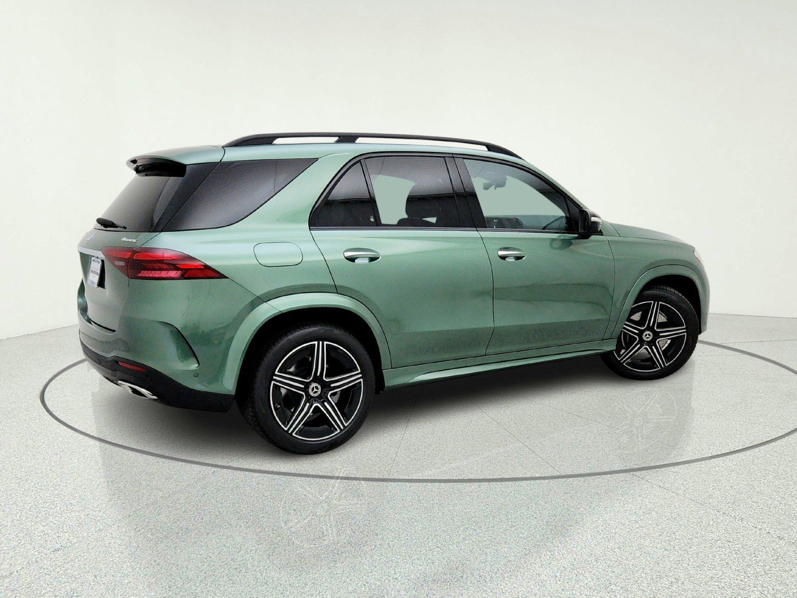 New 2026 MANUFAKTUR Ireland Mid Green Metallic Mercedes-Benz GLE 450 4MATIC® SUV image 29