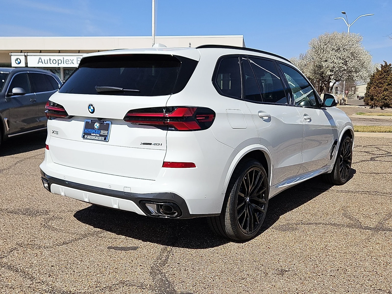 New 2026 Alpine White BMW xDrive40i All-Wheel Drive Sports Activity Vehicle image 3
