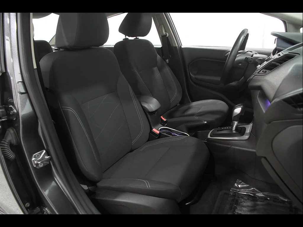 Used 2015 Magnetic Ford SE image 13