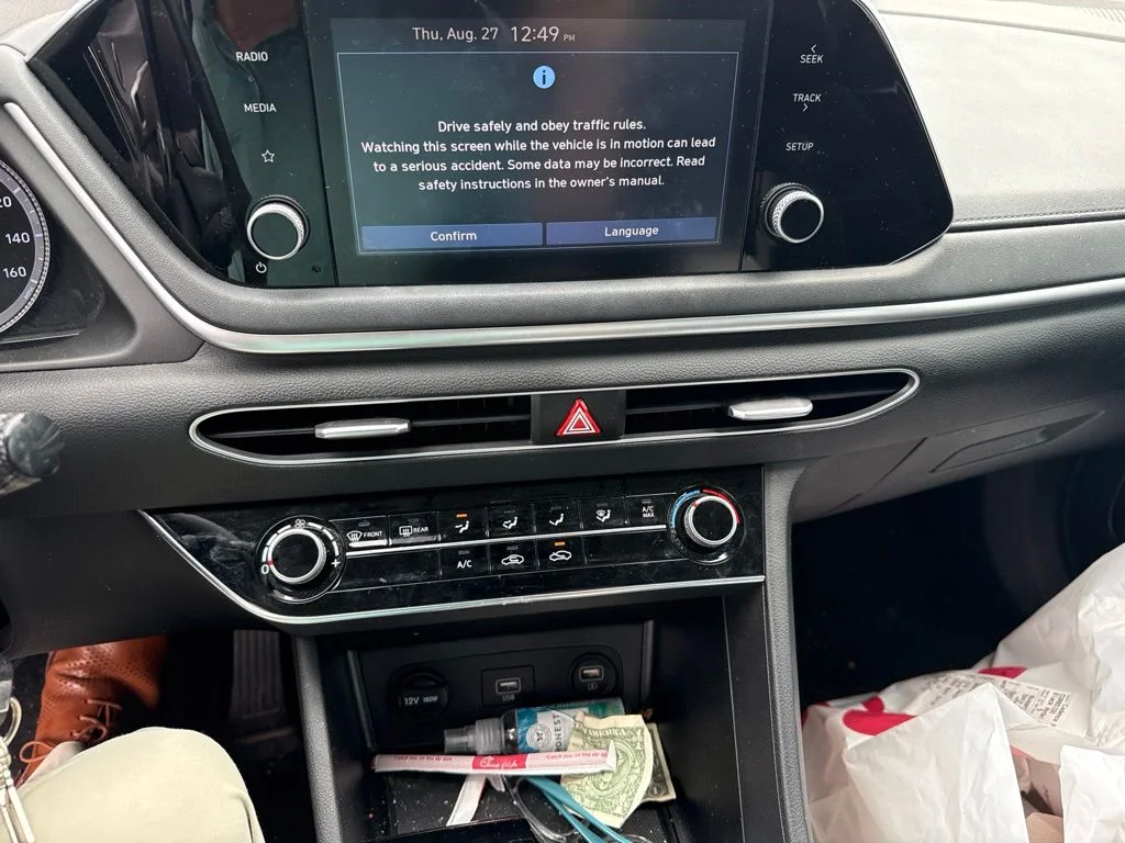 Used 2021 Black Hyundai SE image 17