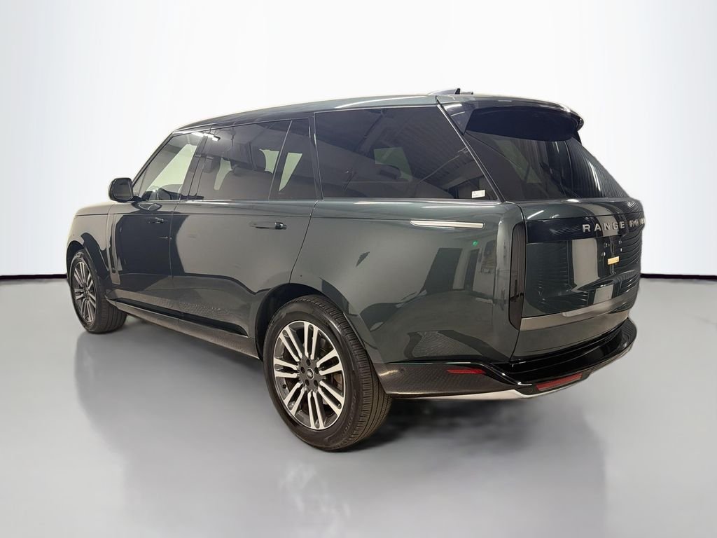 Used 2025 Green Land Rover SE image 3