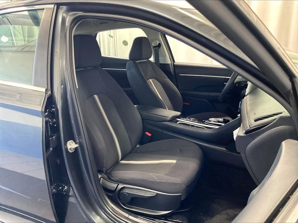 Used 2023 Gray Hyundai SE image 11