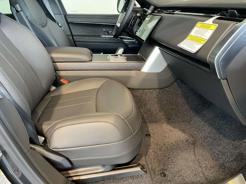 New 2026 Carpathian Grey Land Rover SE image 22