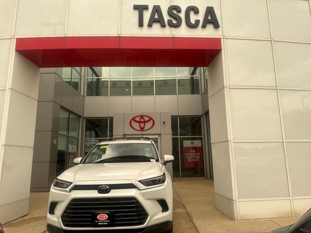 Used 2024 Beige Toyota XLE image 3
