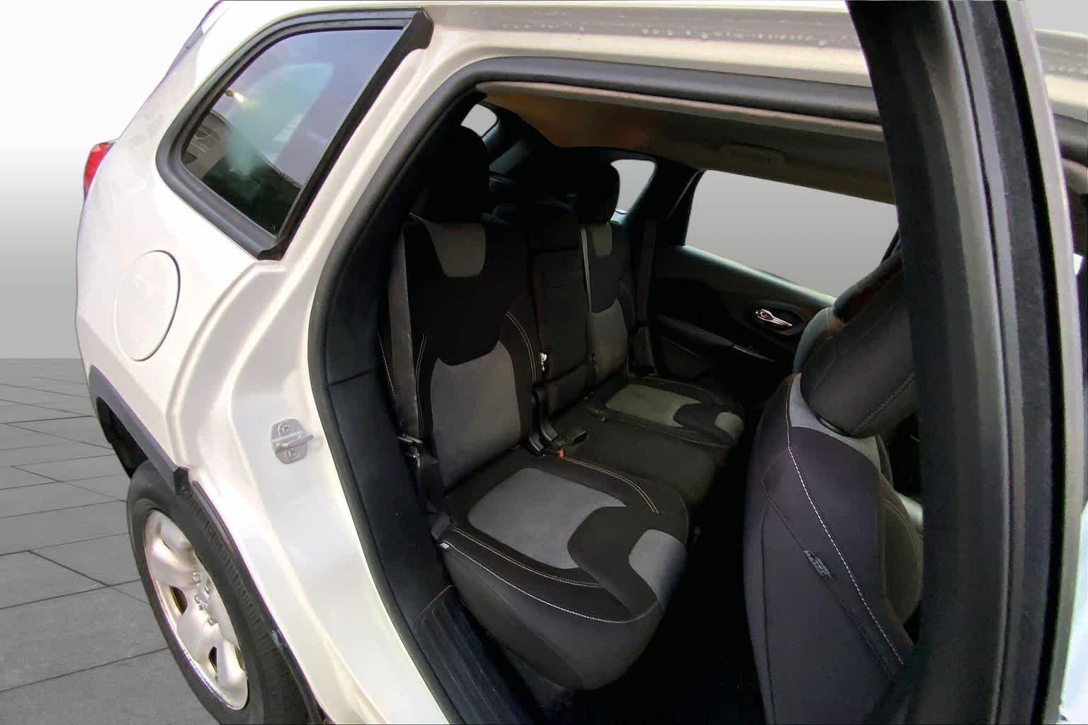 Used 2014 Bright White Clearcoat Jeep Sport image 19