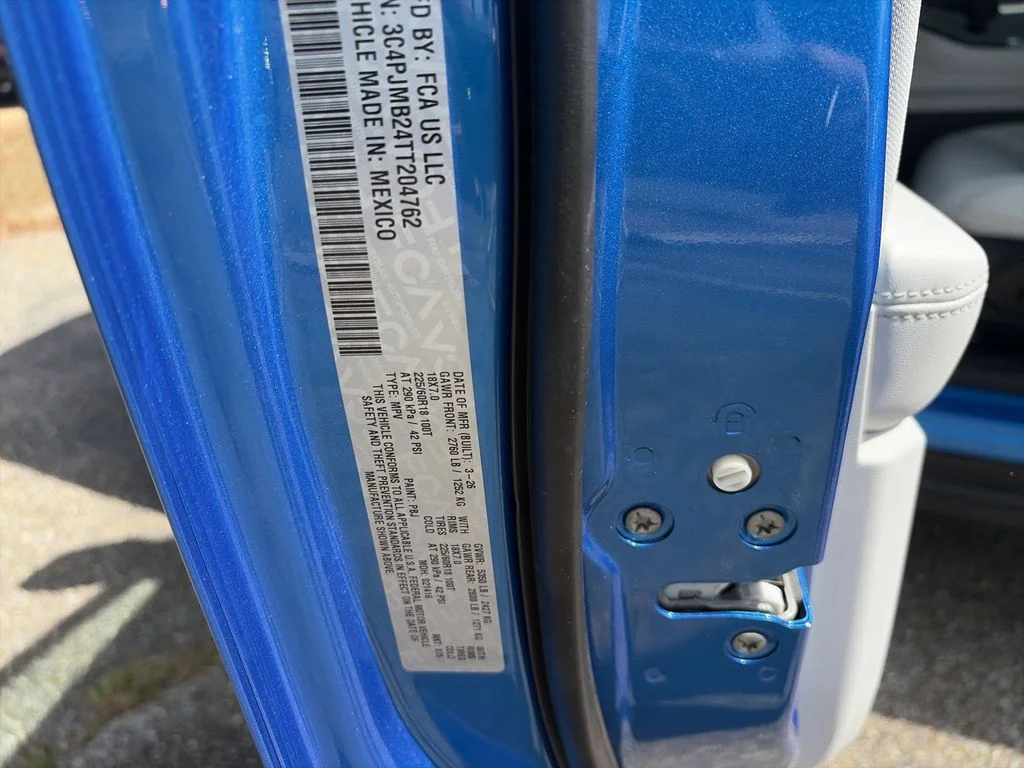 New 2026 Hydro Blue Pearlcoat Jeep Laredo image 32