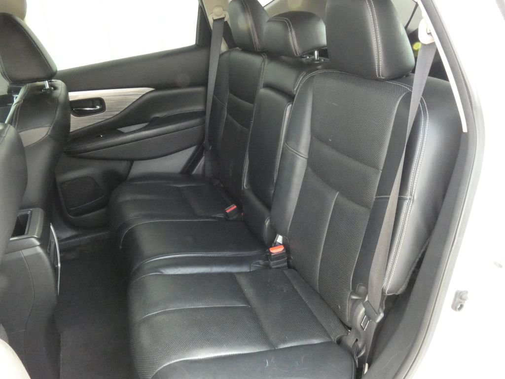 Used 2015 Silver Nissan SL image 32