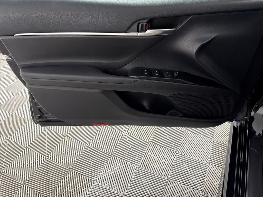 2020 Toyota Camry SE - Photo 10
