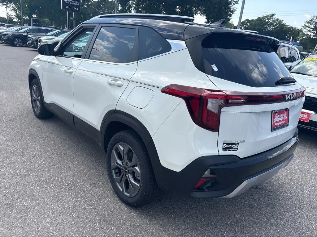 Used 2024 White Kia SX image 14