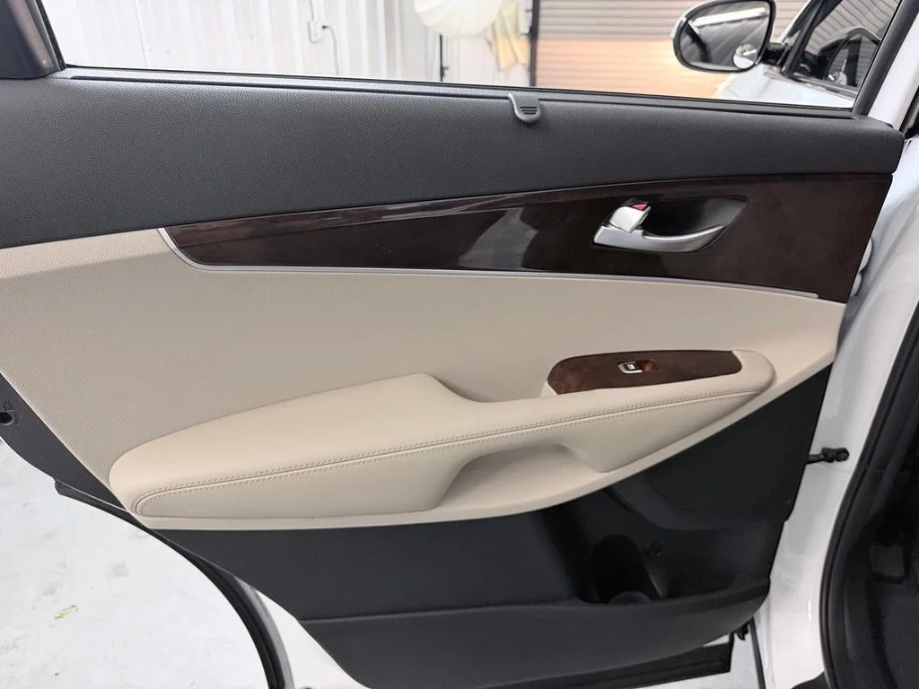 Used 2017 Snow White Pearl Kia EX image 32