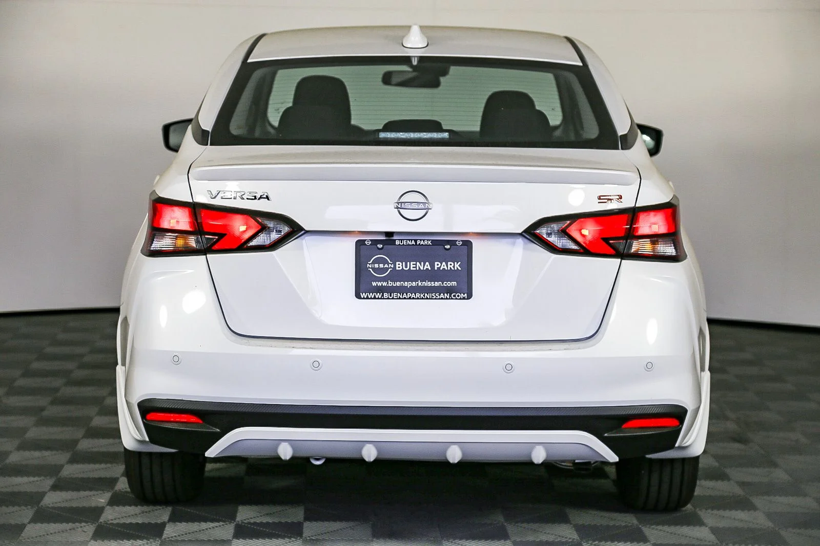 2025 Nissan Versa Sedan SR - Photo 8