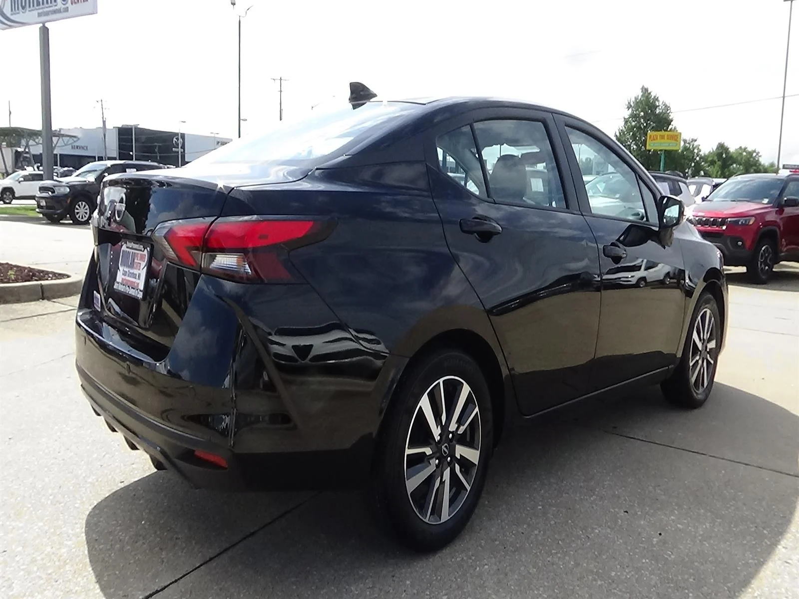 Used 2025 Super Black (kh3) Nissan SV image 5