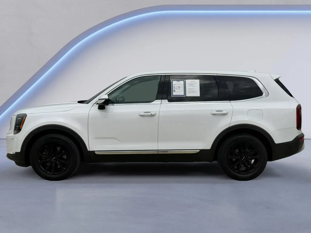 Used 2022 Glacial White Pearl Kia LX image 2