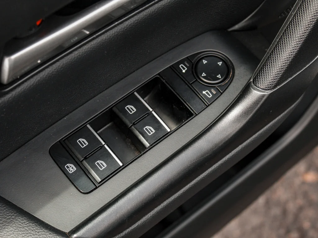 Used 2025 Polymetal Gray Metallic Mazda Preferred image 9