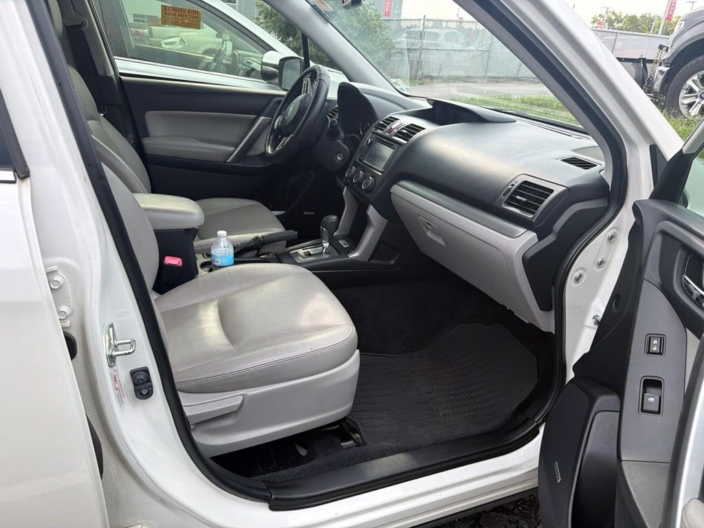 Used 2015 White Subaru 2.5i Limited image 3