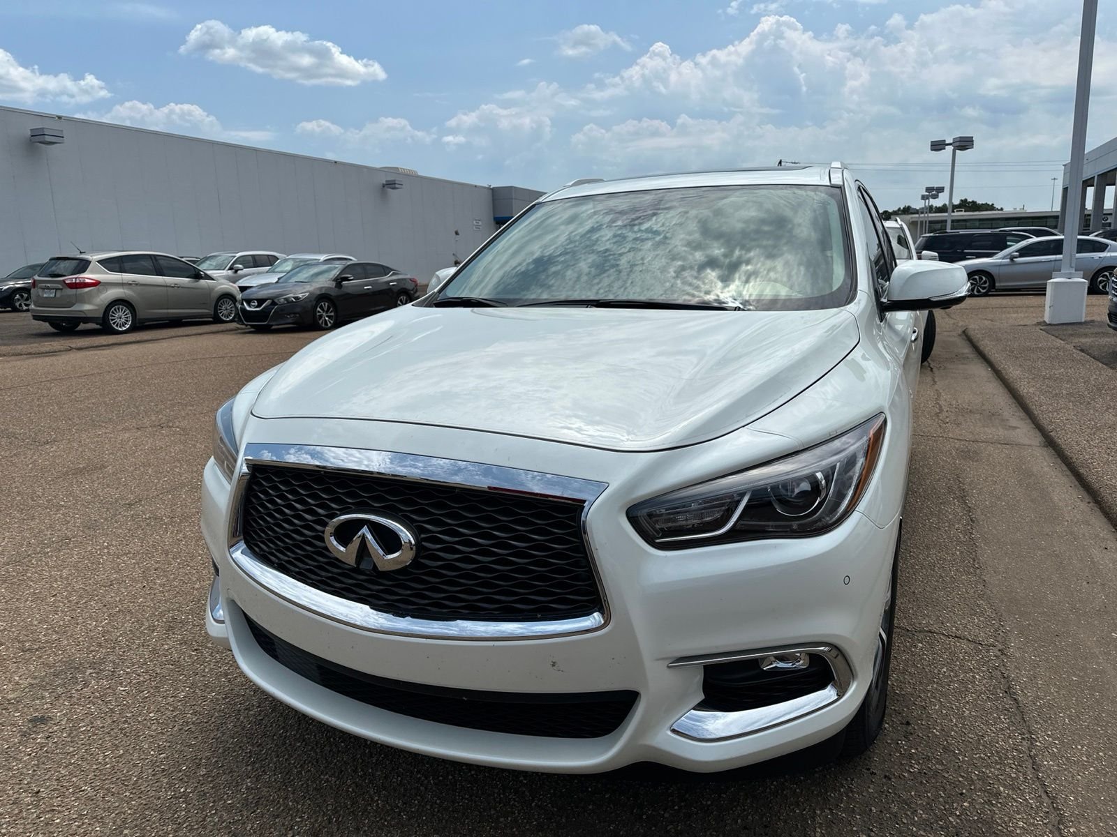 Used 2020 White INFINITI LUXE image 2