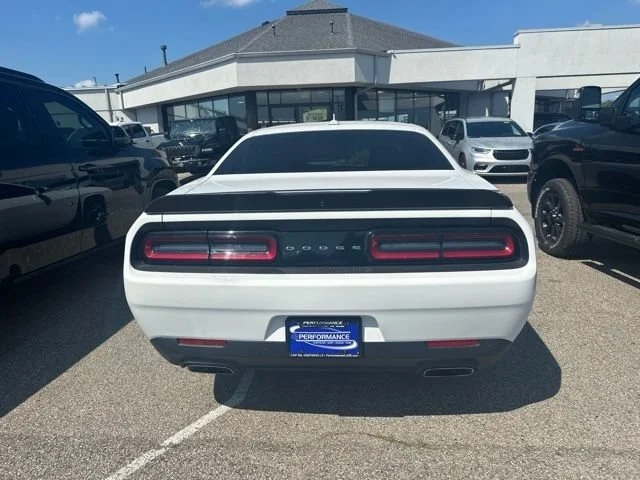 Used 2019 White Knuckle Clearcoat Dodge R/T Scat Pack image 9