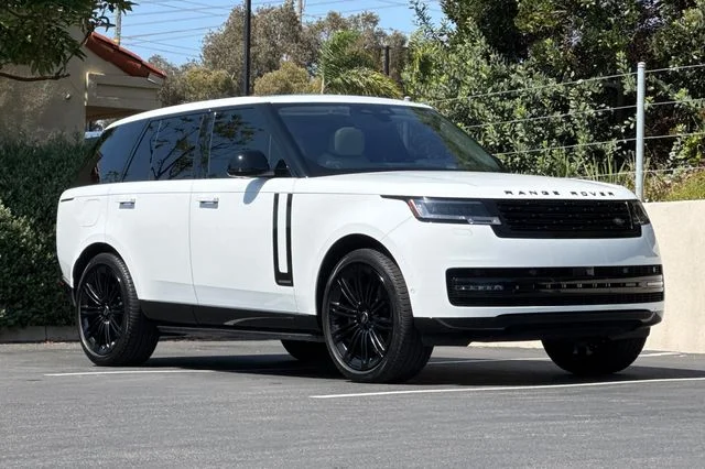 Used 2023 White Land Rover Autobiography image 7