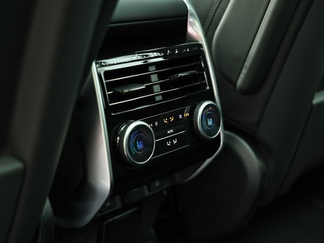 New 2026 Santorini Black LAND ROVER SE image 32