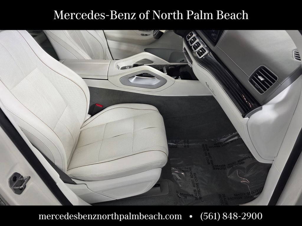 Used 2022 White Mercedes-Benz Maybach GLS 600 image 33