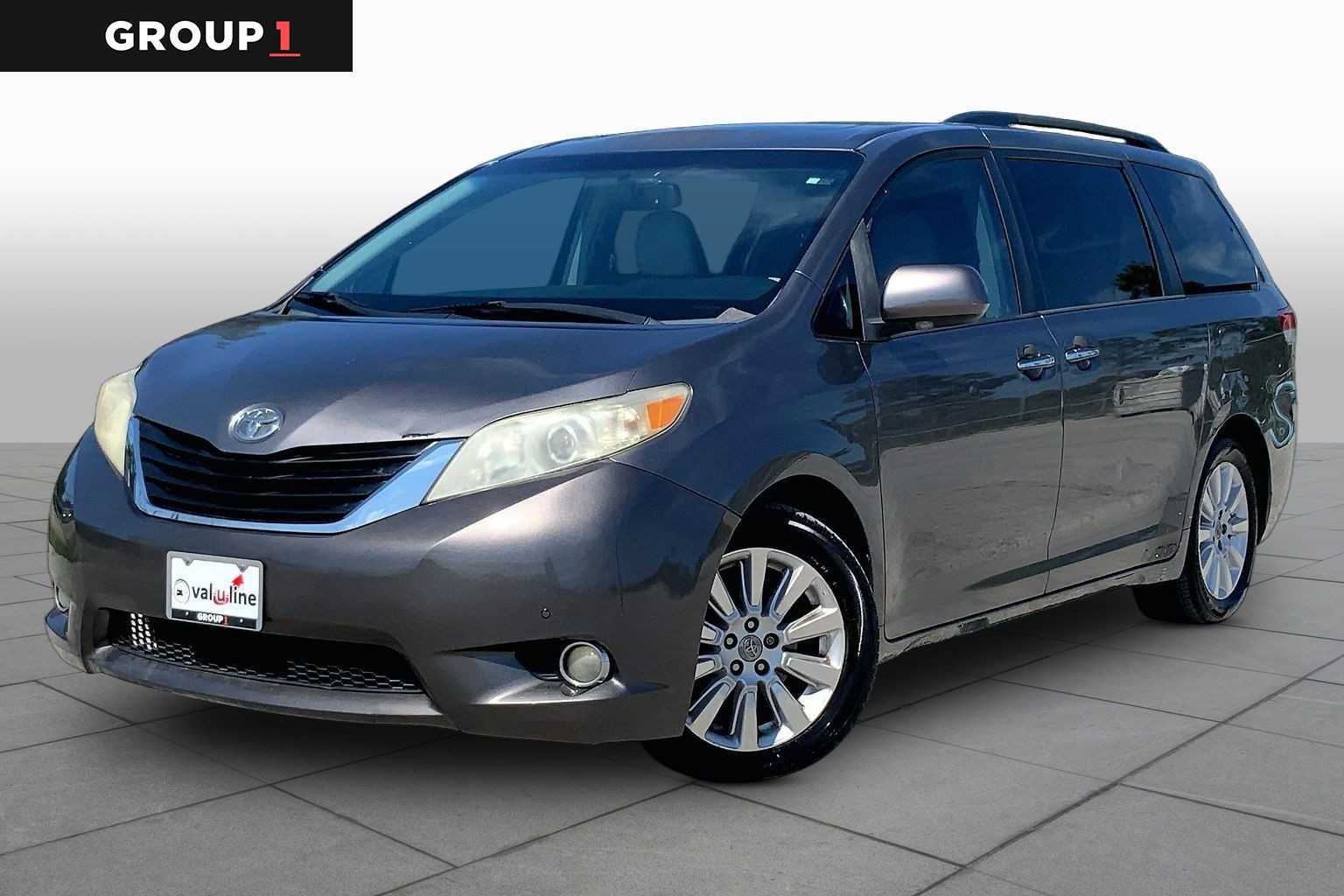 2011 Toyota Sienna Limited V6 7-Passenger's photo