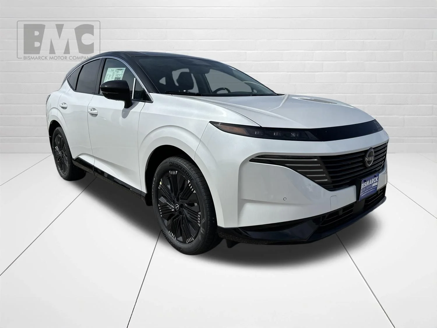 New 2026 Everest White Pearl TriCoat / Super Black Two-tone Nissan Platinum image 2
