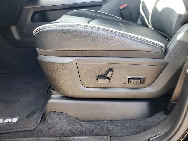 2025 RAM 3500 Laramie - Photo 15
