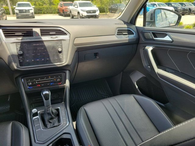 Used 2024 Pyrite Silver Metallic Volkswagen 2.0T SE image 21