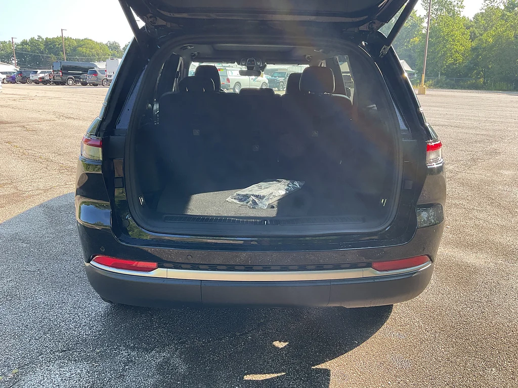 New 2027 High Gloss Black Jeep Limited image 14