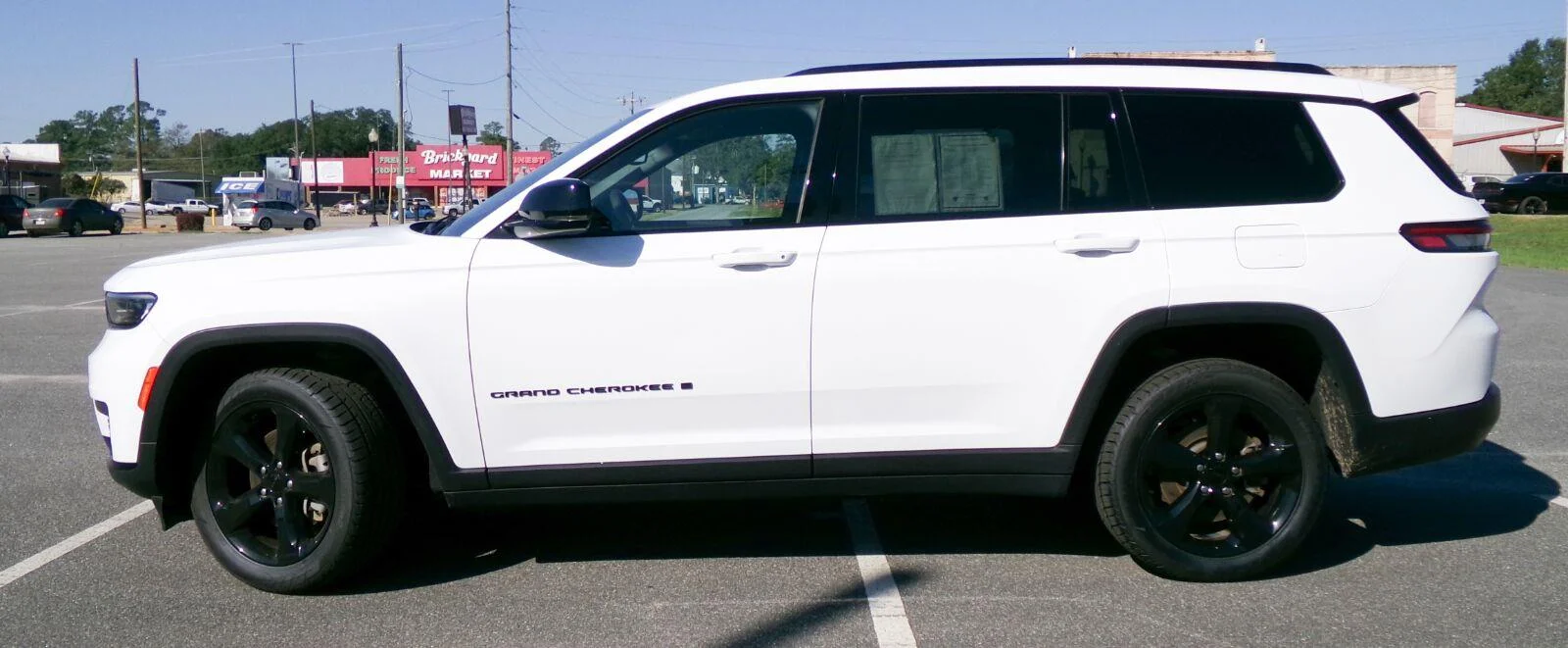 Used 2023 Bright White Clearcoat Jeep Altitude image 2
