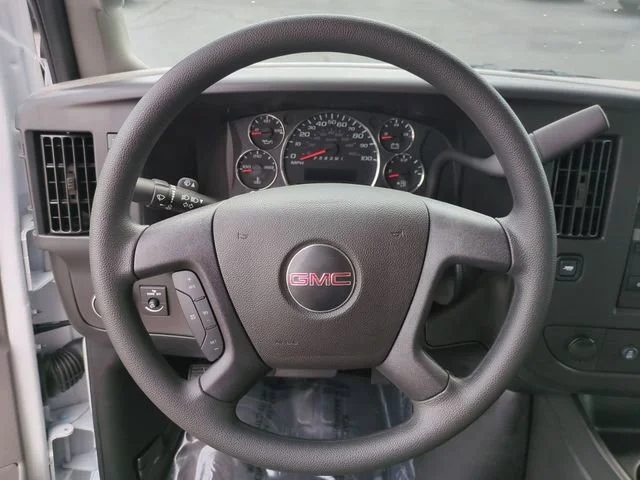 New 2025 Summit White GMC 1WT image 13
