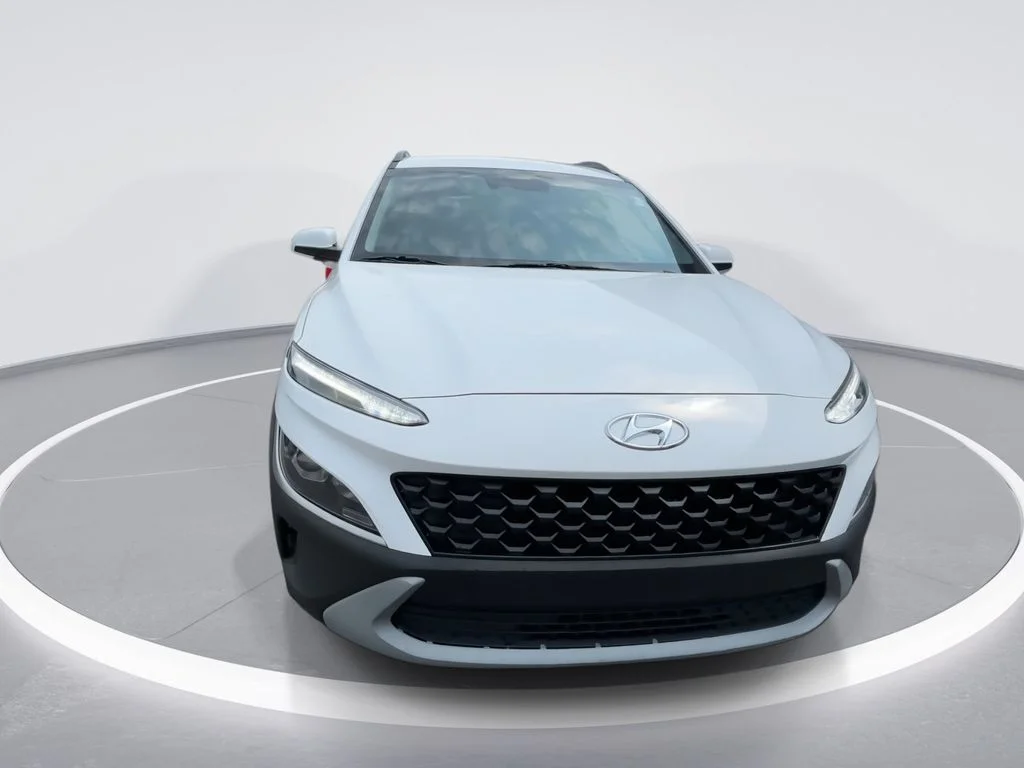 Used 2023 White Hyundai SEL image 3