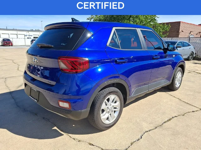 Used 2022 Blue Hyundai SE image 6