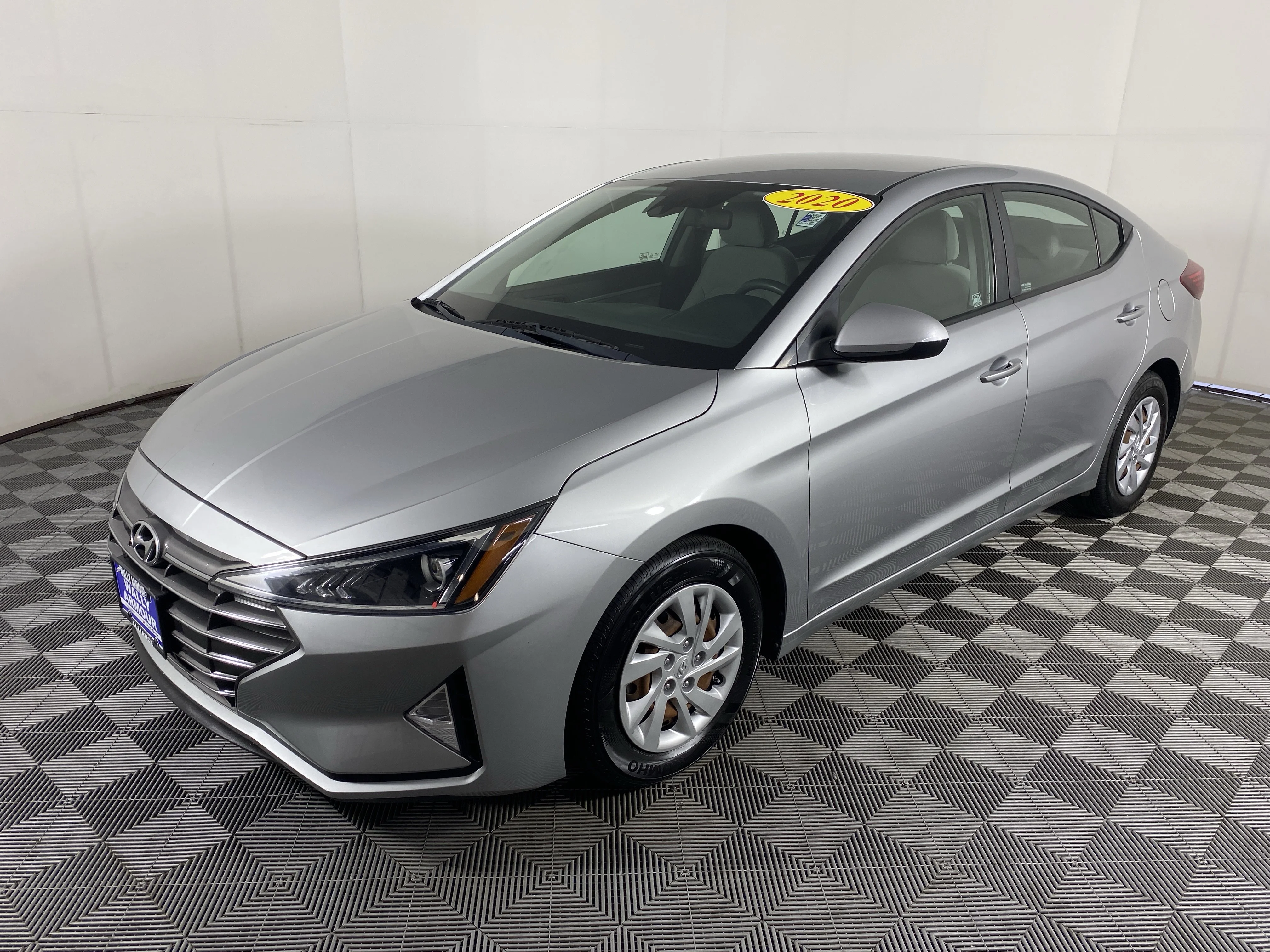 Used 2020 Stellar Silver Hyundai SE image 8