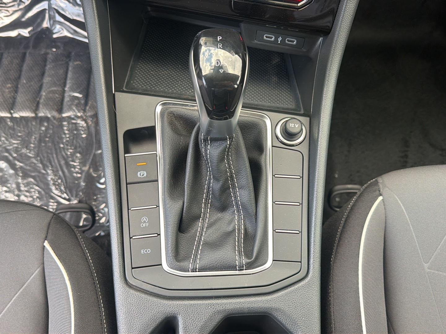 New 2026 Pure White Volkswagen 1.5T Sport image 7