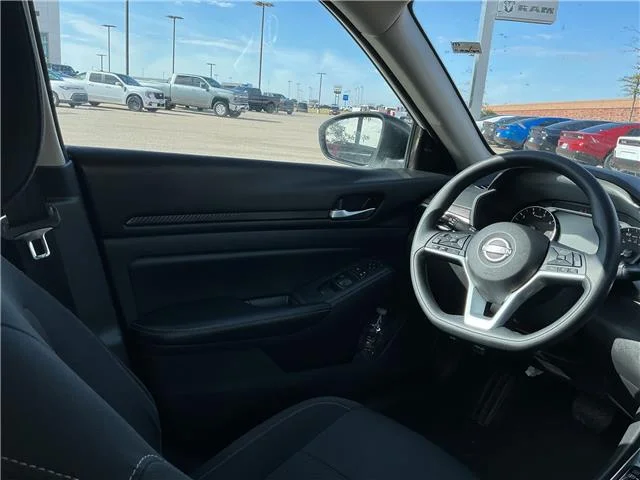 Used 2025 Pearl White Tricoat Nissan SV image 15