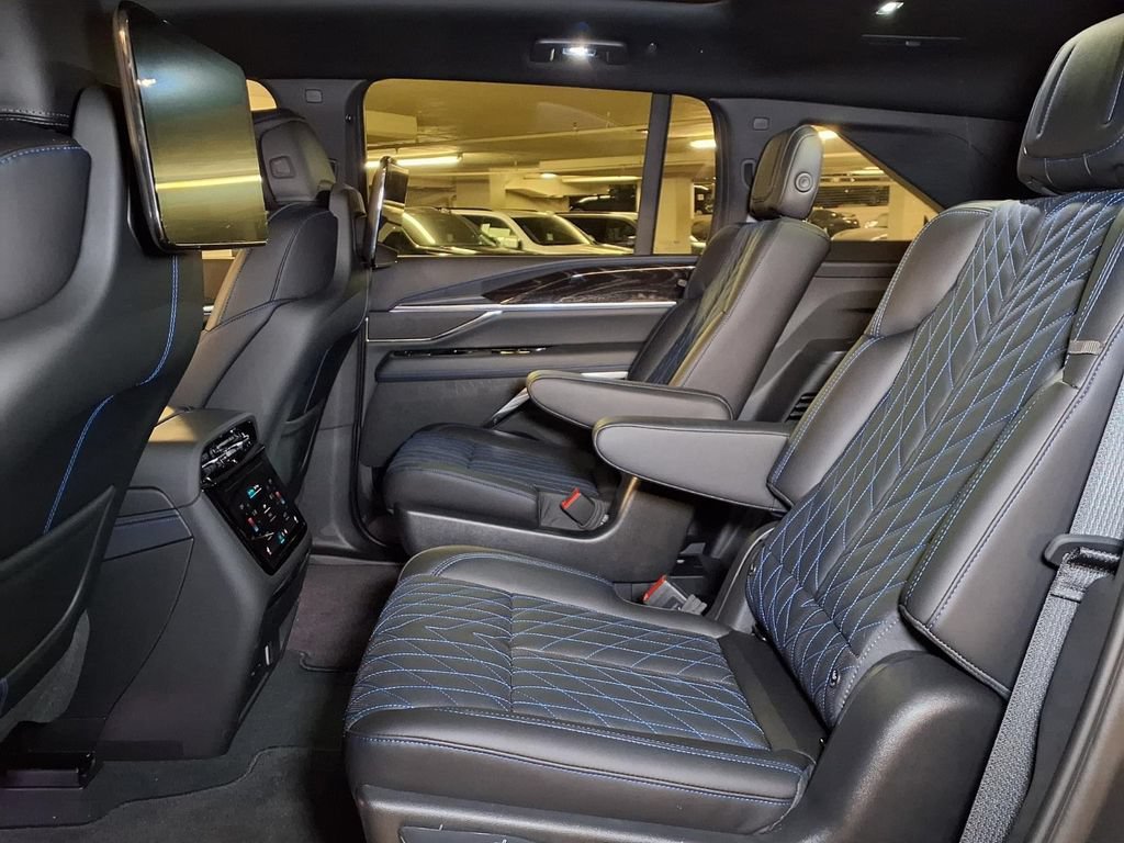 2026 Cadillac Escalade IQ Luxury - Photo 10