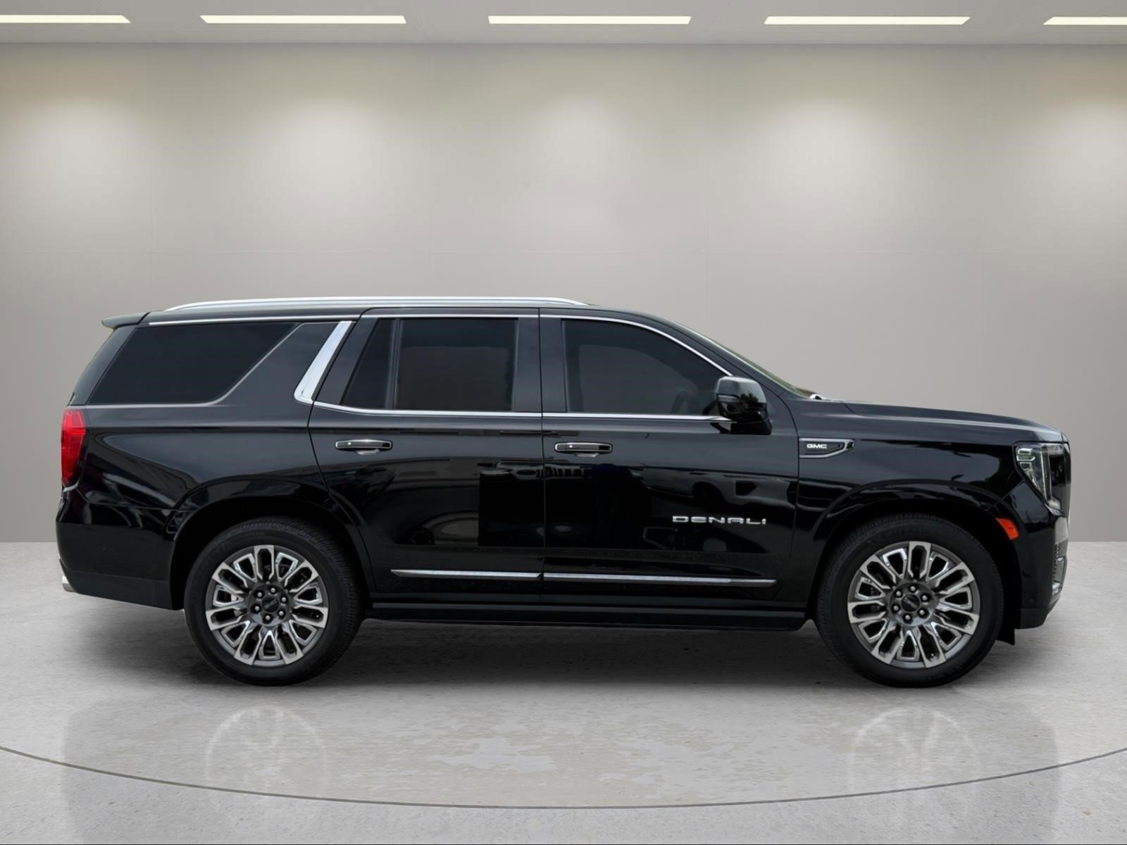 Used 2023 Onyx Black GMC Denali Ultimate image 4