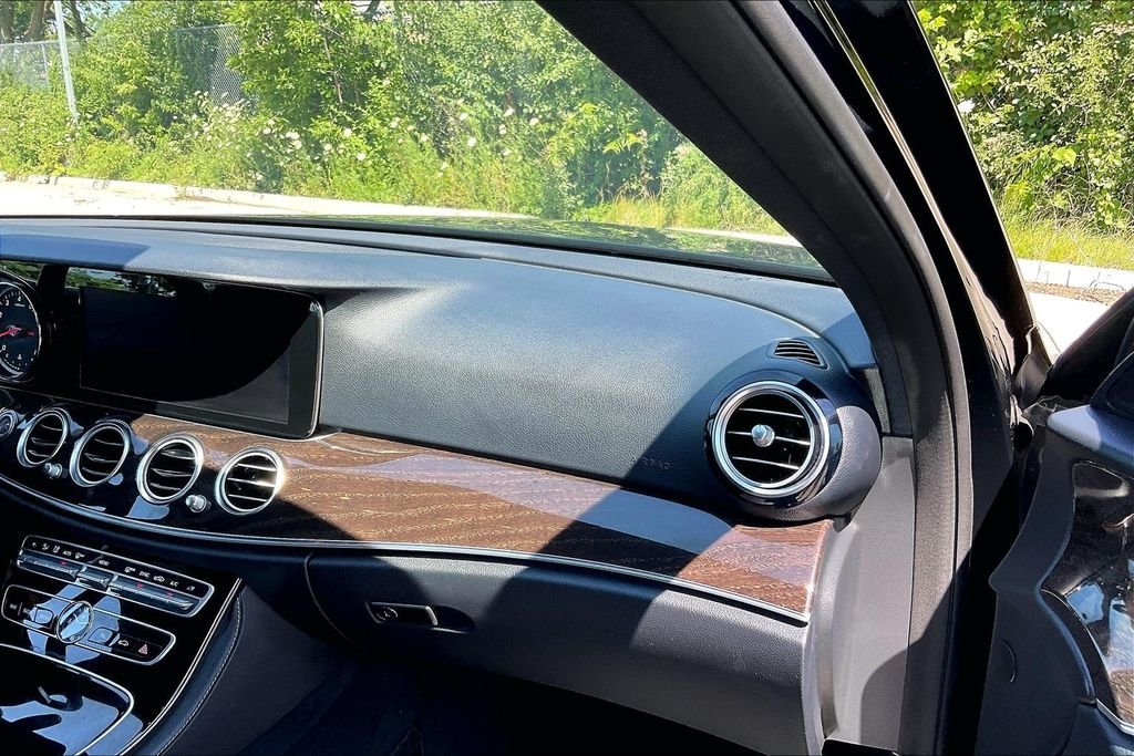 Used 2018 Black Mercedes-Benz E 400 image 16