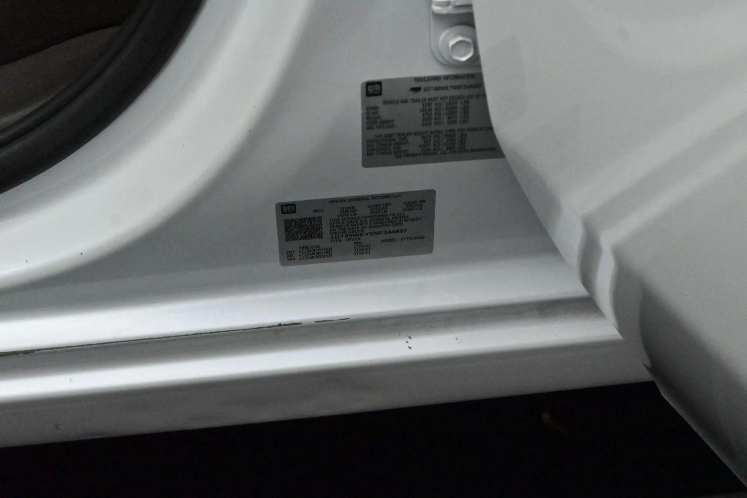 Used 2022 White Frost Tricoat GMC Denali image 16