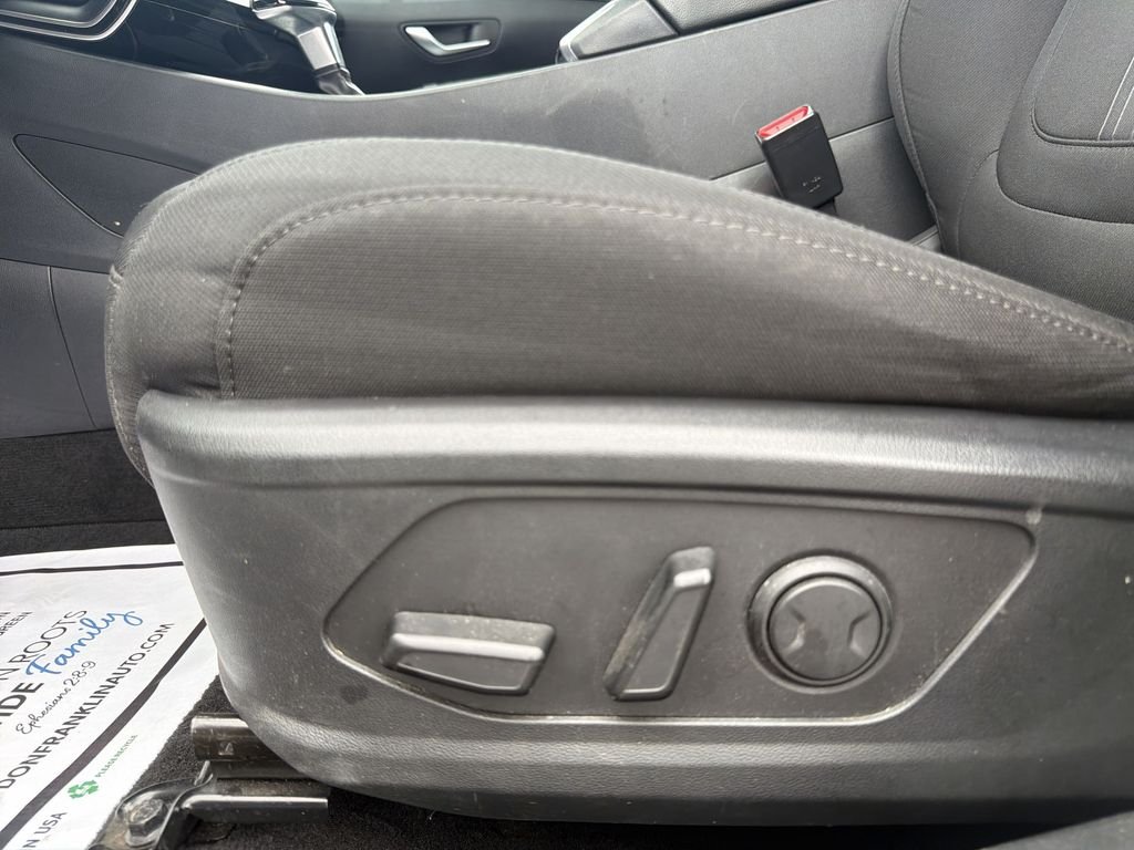 Used 2023 White Hyundai SEL image 18