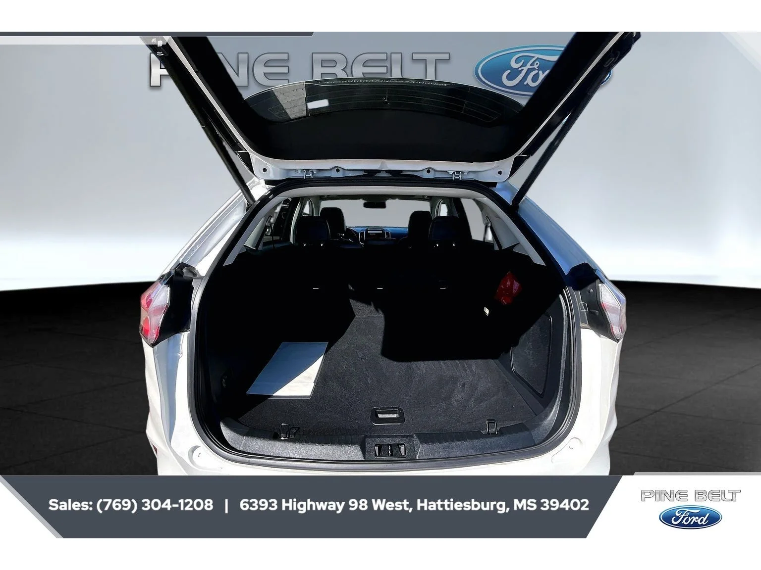 Used 2024 Star White Metallic Tri-Coat Ford Titanium image 21