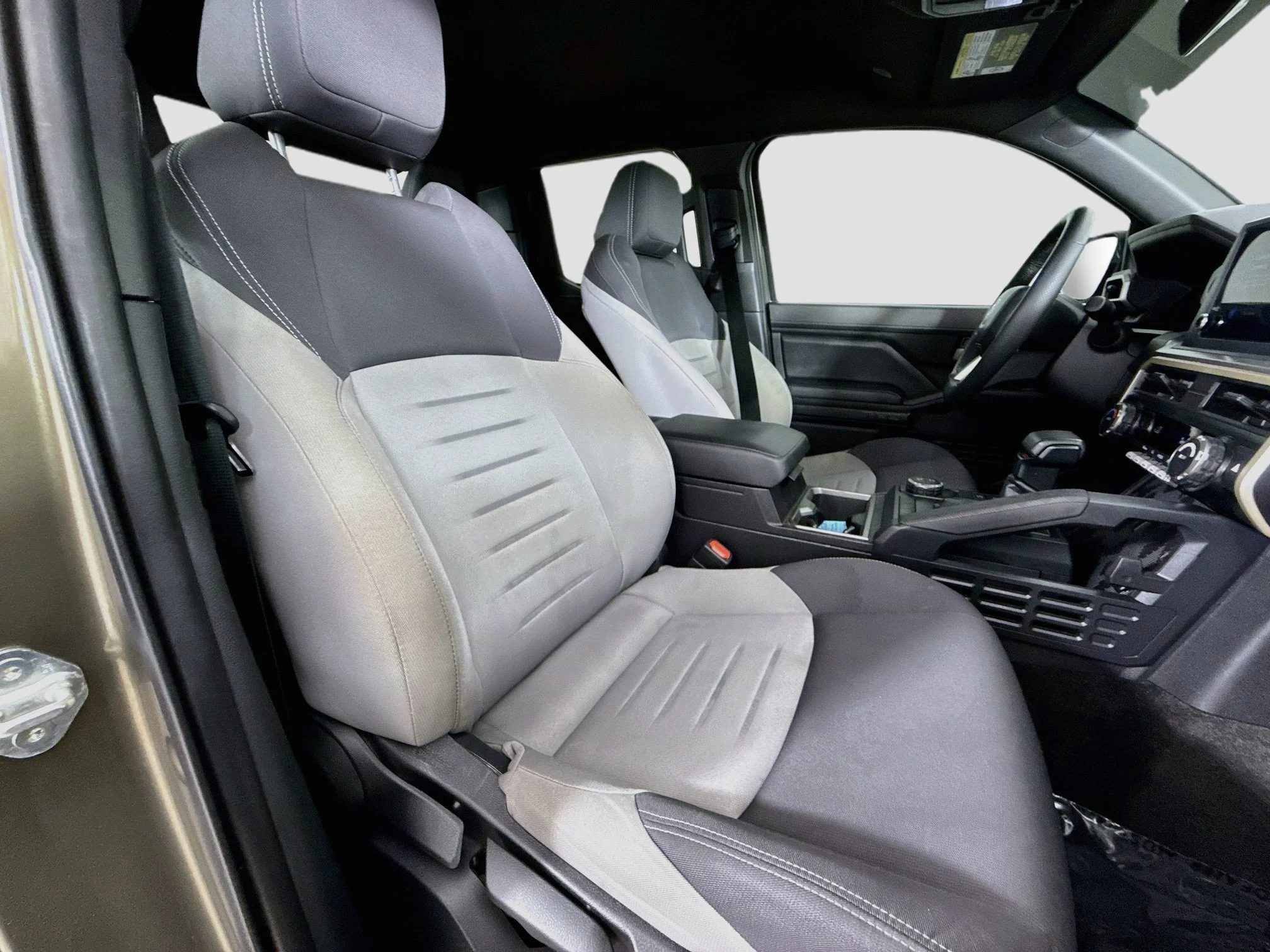 Used 2024  Toyota SR5 image 29