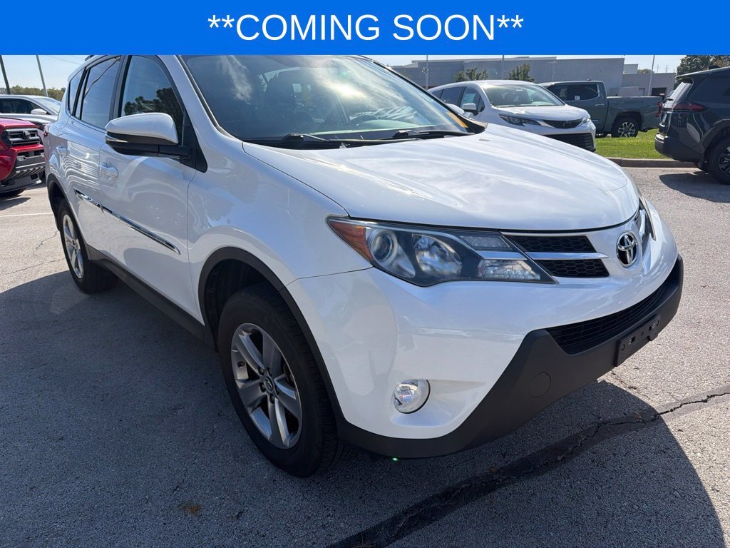 Used 2015 White Toyota XLE image 3