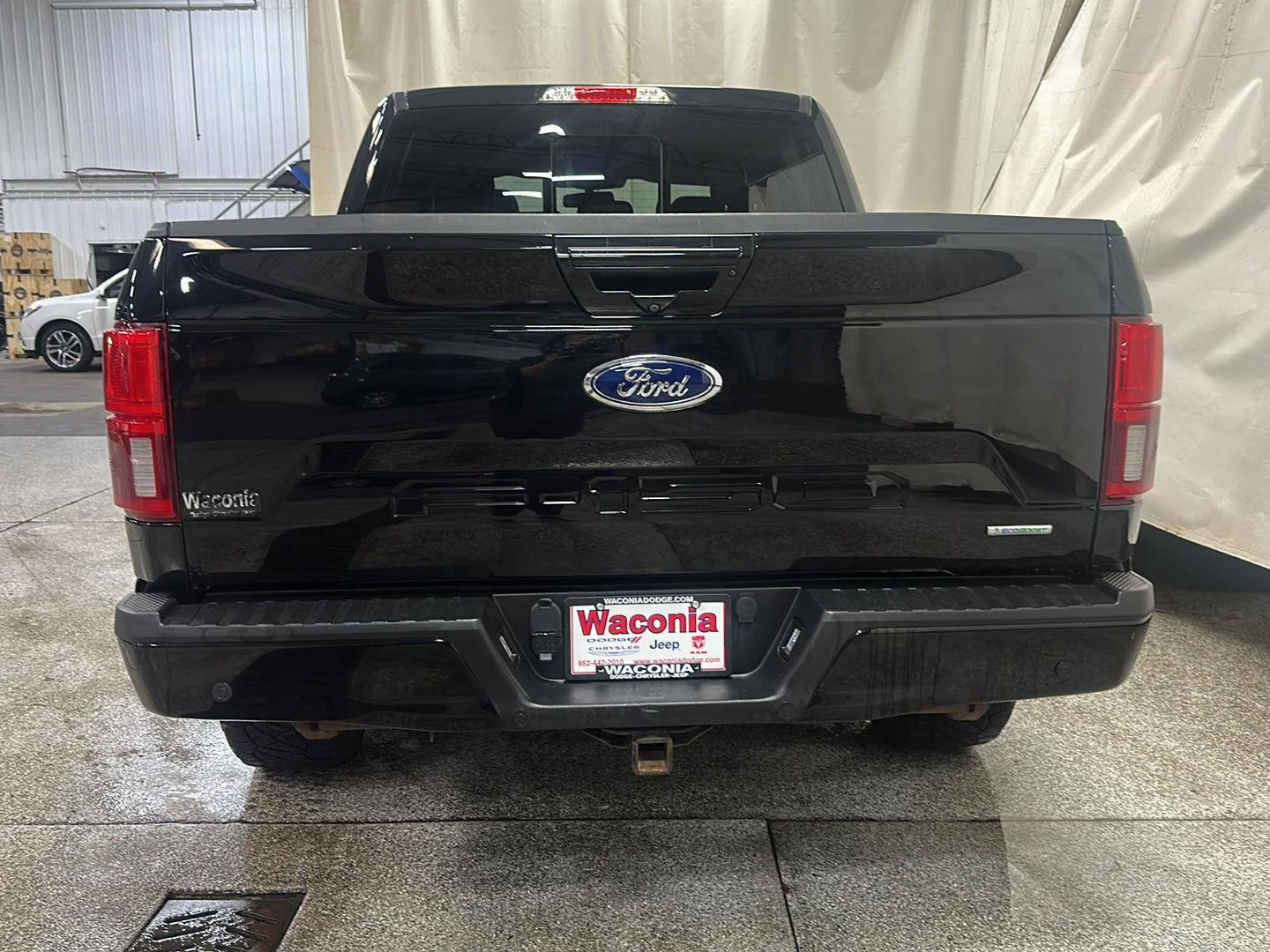 Used 2019 Agate Black Metallic Ford LARIAT image 4