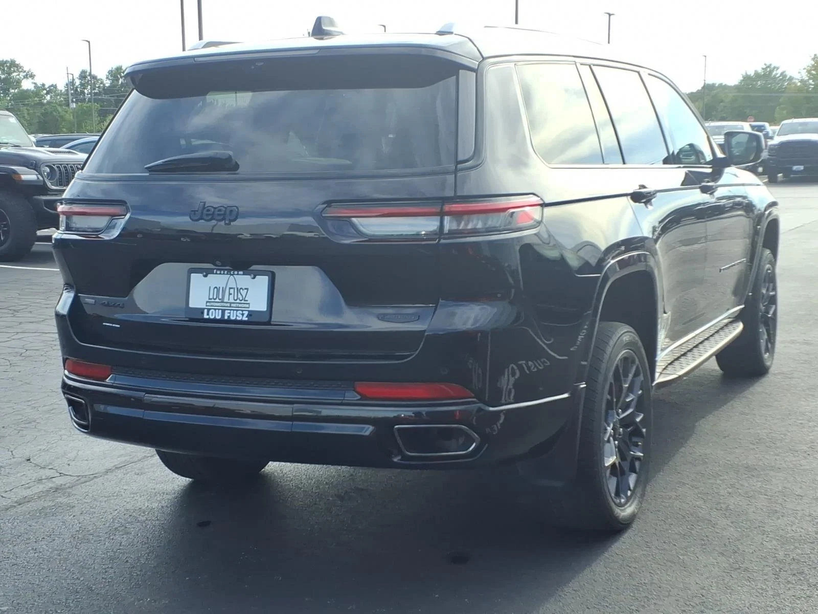 Used 2023 Diamond Black Crystal Pearlcoat Jeep Summit Reserve image 28