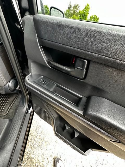2025 Toyota Tacoma SR5 - Photo 17