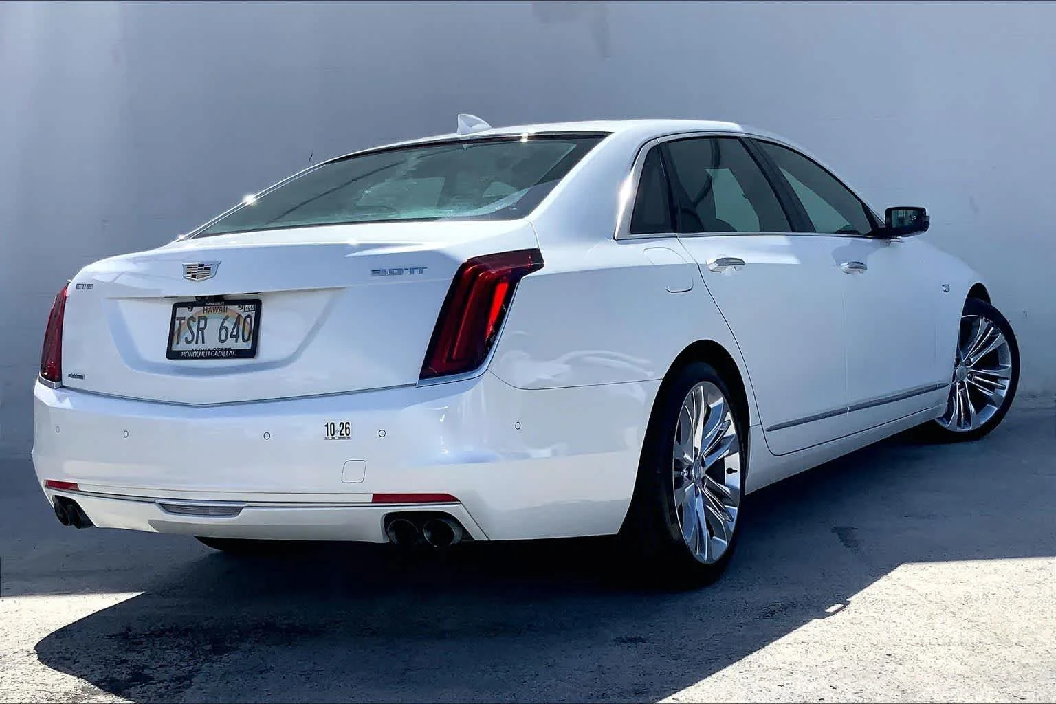 Used 2017 CRYSTAL WHITE TRICOAT Cadillac Platinum AWD image 22