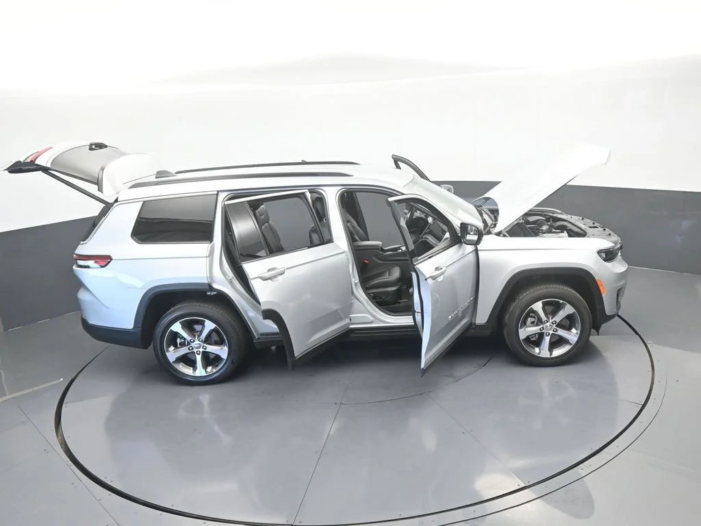 Used 2025 Silver Jeep Limited image 71